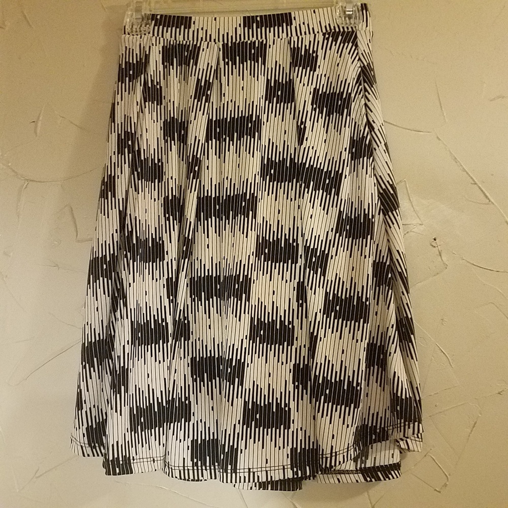 Lularoe Small Madison Skirt w/ Pockets - Picture 3 of 6